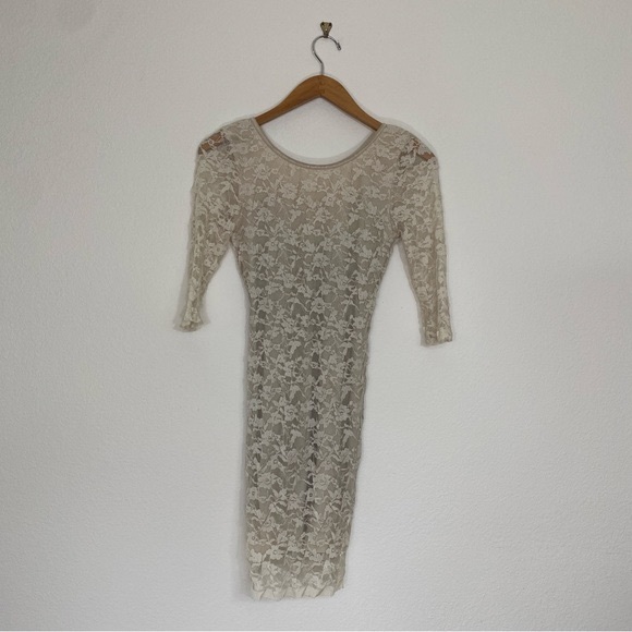 Monaco Y2K Cream Nude Lace Scoop Back 3/4 Sleeve Stretch Mini Dress Size Small - Picture 1 of 13